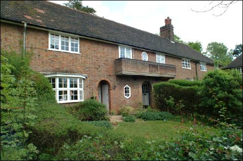 11-12 Midholm Close